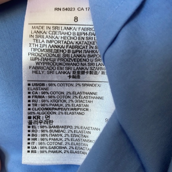 Banana Republic sleeveless button-up cotton shirt in blue, size 8. - Picture 6 of 8